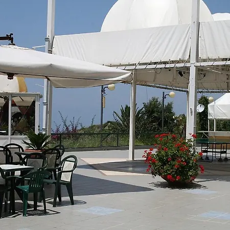 Sleeps 4 Pool Air Con *