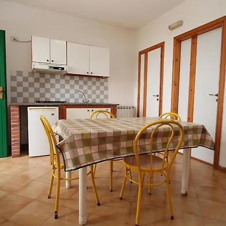 Sleeps 4 Pool Air Con *