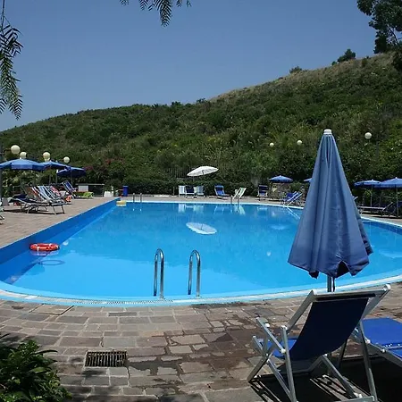 Sleeps 4 Pool Air Con *